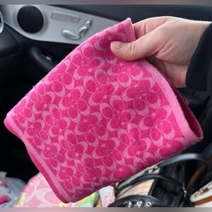 Coach F98730 mini signature muffler scarf 100% Merino Wool Pink logo scarf